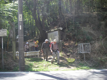 県道25号に出る